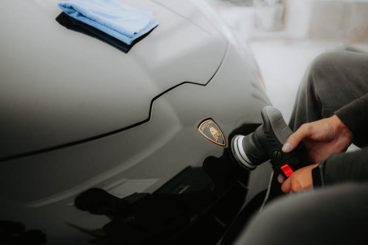 Machine polishing of a car body