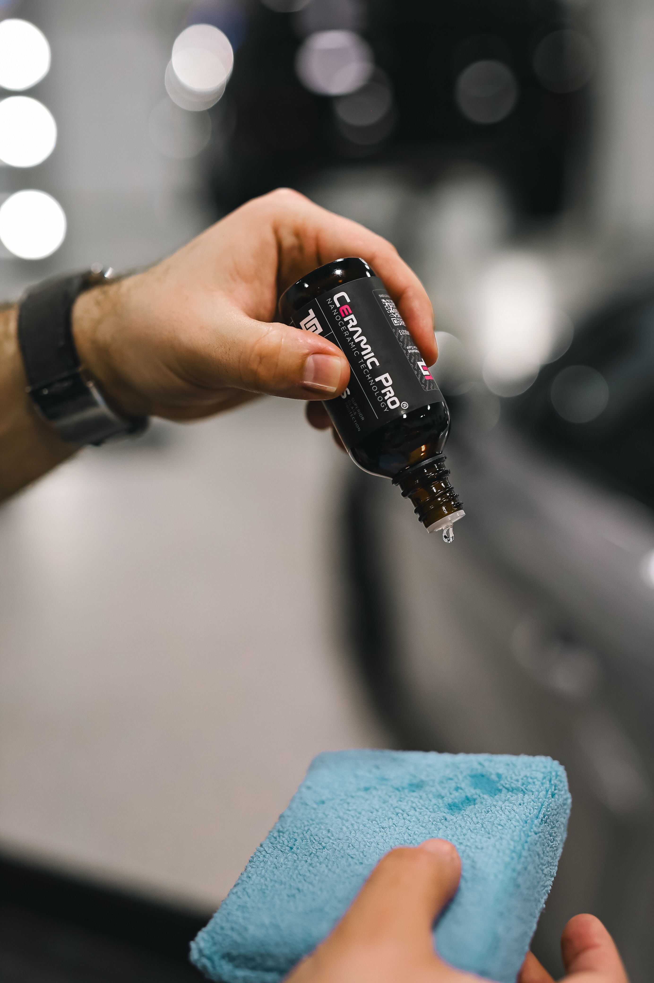 Applying ceramic coating to the paintwork